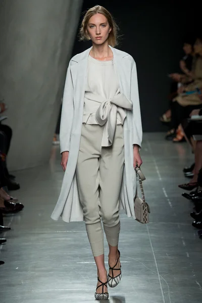 Look 3